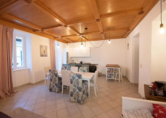 - Hulatsch Διαμέρισμα *